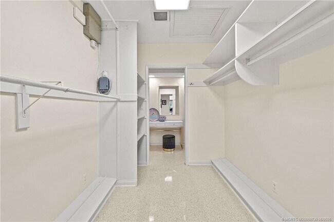 Building Photo - 229 Colony Rd