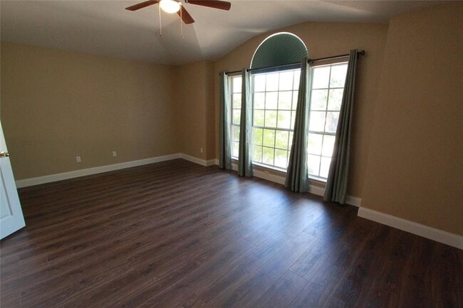 Building Photo - 3309 Kissman Dr