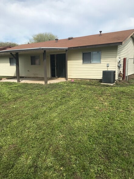 Building Photo - 5910 Lubbers Way
