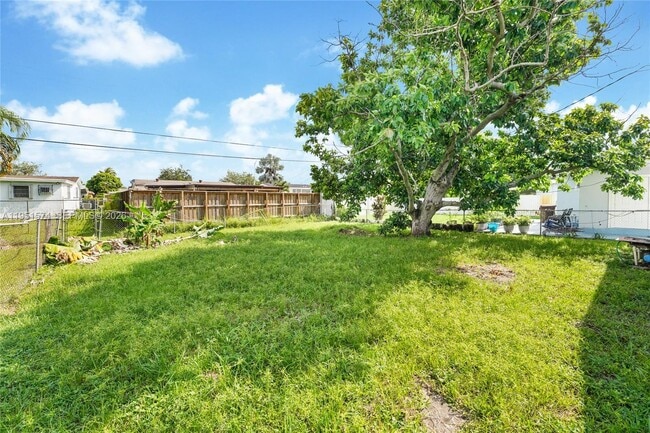 Building Photo - 857 W 34th St