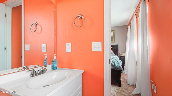 Building Photo - 6910 Beach Dr