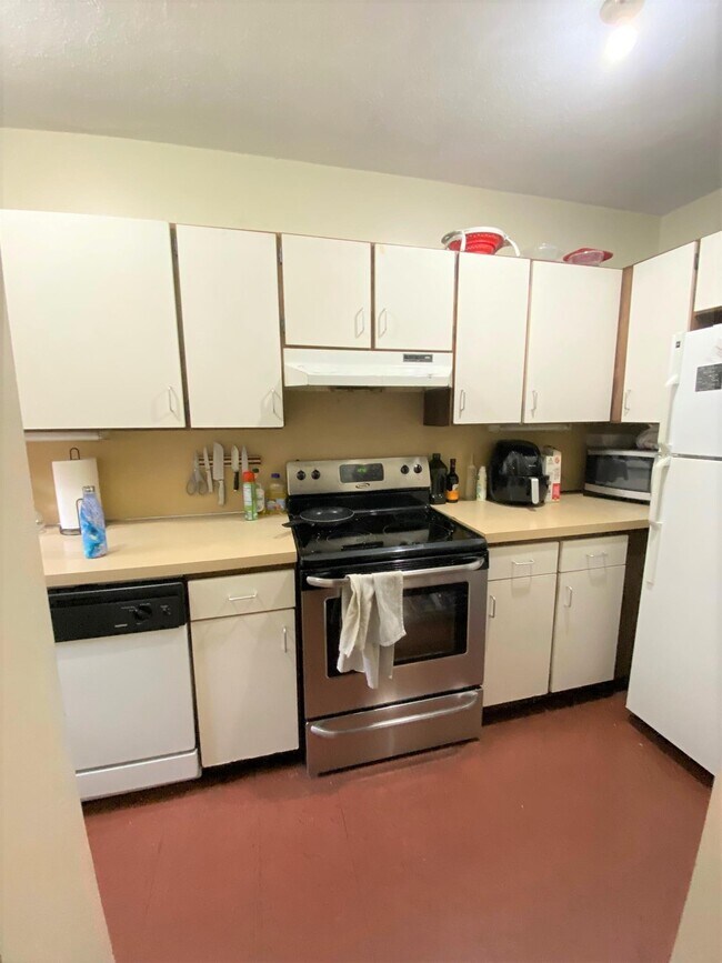 Building Photo - 9 Everett St