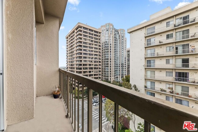 Building Photo - 10747 Wilshire Blvd