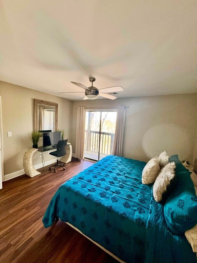 Building Photo - 226 Edgewater Ln