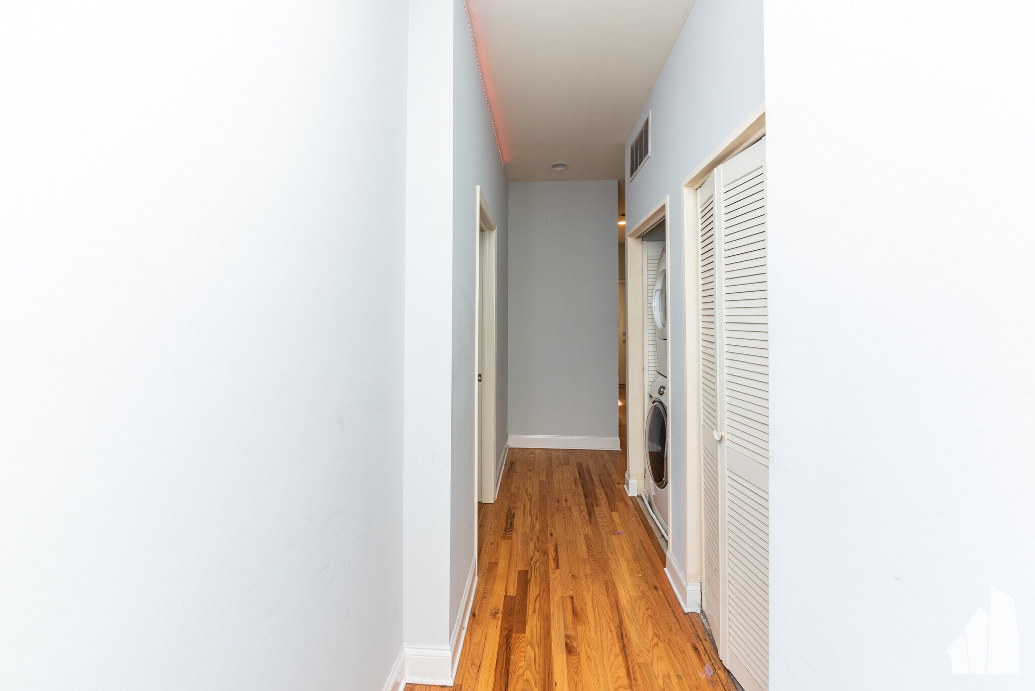 Building Photo - 1133 W Addison St