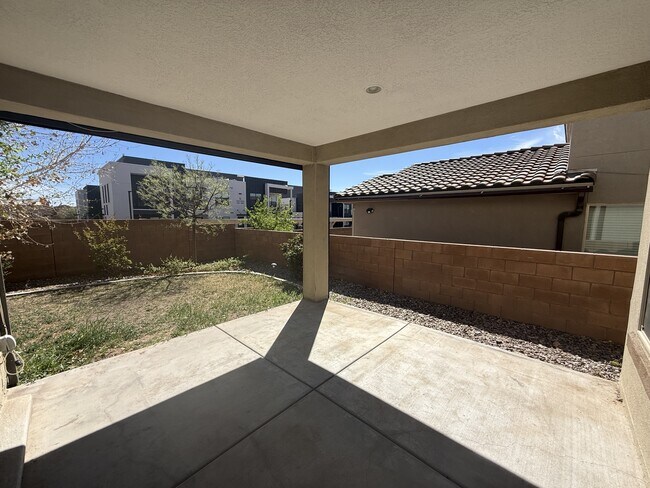 Building Photo - 6624 Yawkey Way NE