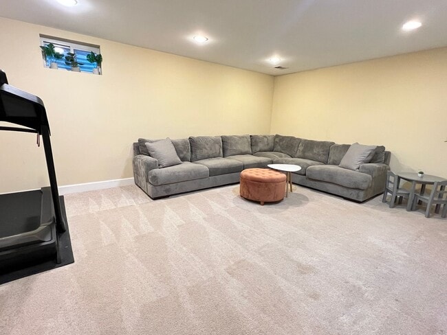 Building Photo - Come Home To This Updated And Convenient 3 Bed 3.5 Bath Townhome In Derwood! Now Available!