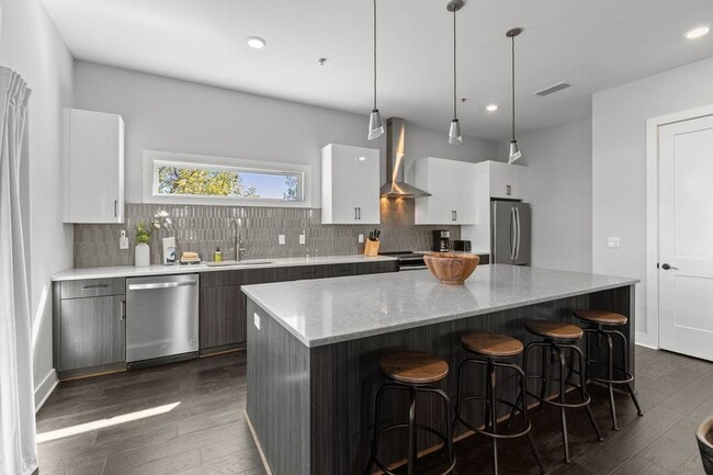 Building Photo - 1224 2nd Ave S