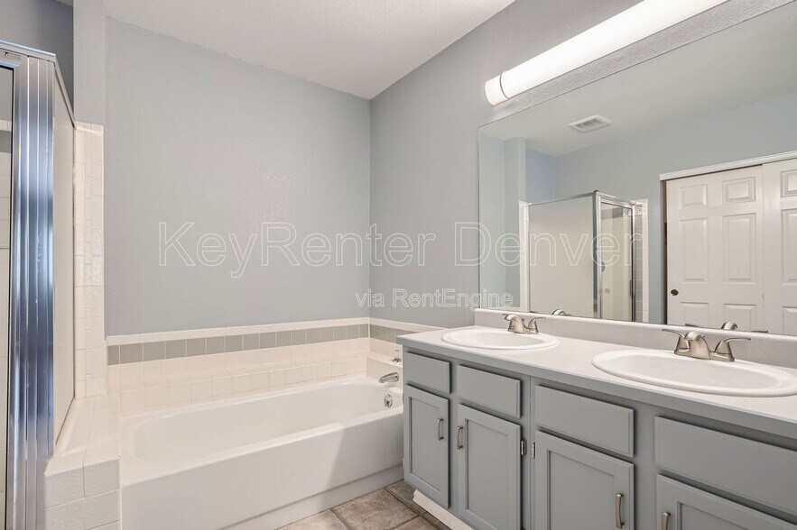 Building Photo - 5742 W 114th Pl