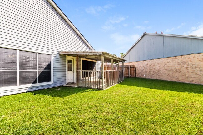 Building Photo - 2222 Victoria Ct