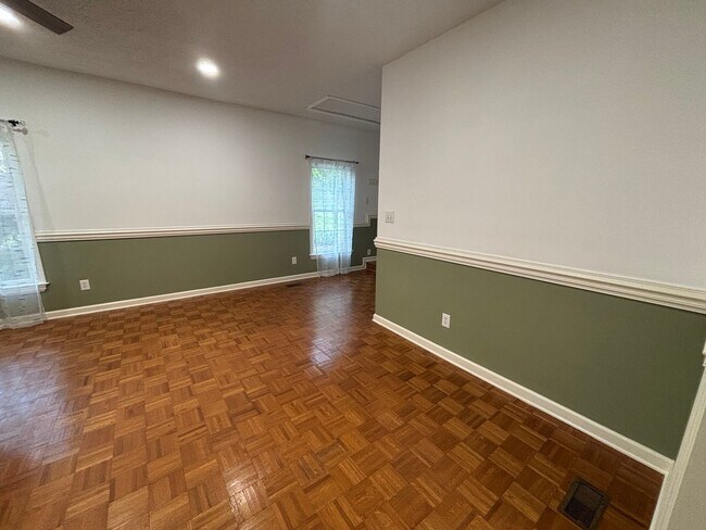 Building Photo - 4680 Plateau Rd