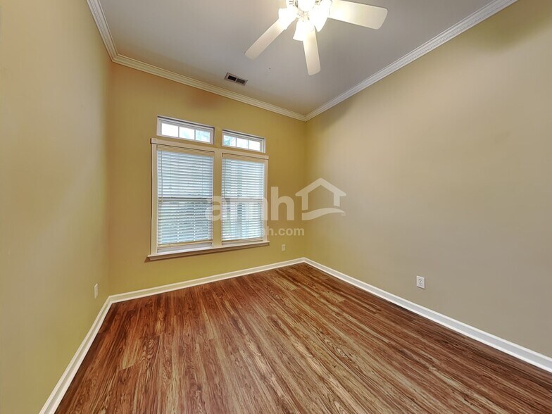 Building Photo - 9 Avenel Ct