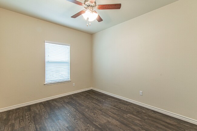 Building Photo - 3600 Barnacle Dr