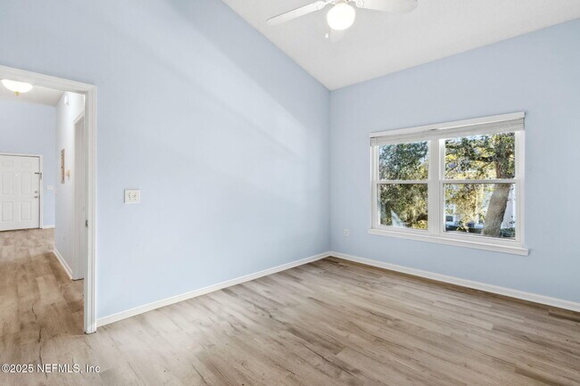 Building Photo - 1601 Nectarine St