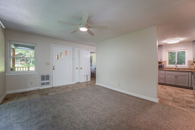 Building Photo - 503 Clement Rd