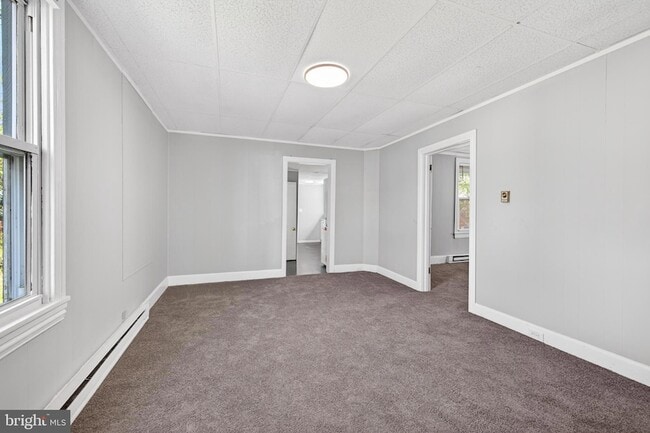 Building Photo - 214 W Division St