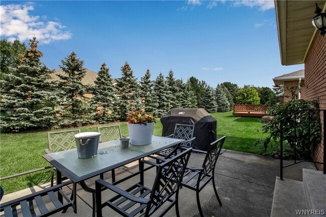 Building Photo - 6 St Charles Ct