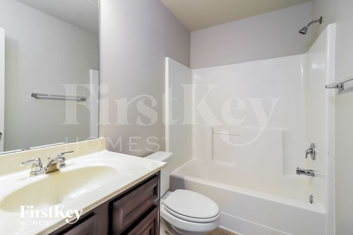 Building Photo - 70 Foxgrove Cv