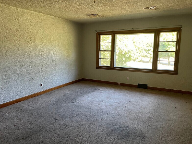 Building Photo - 5675 Old Thomasville Rd