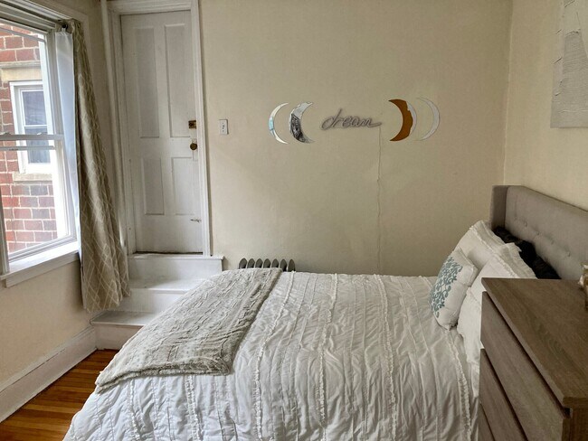 Building Photo - 56 Egmont St