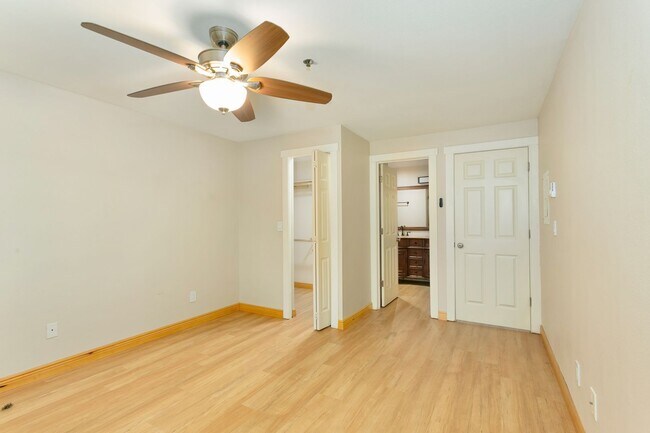 Building Photo - Cozy 2 bedroom, 2 bathroom condo- Federal Way Area