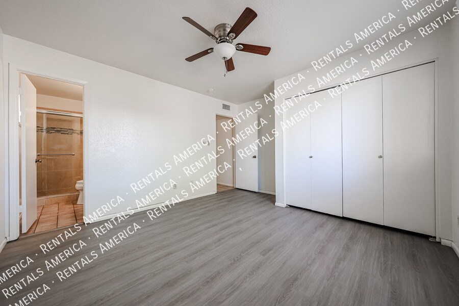 Building Photo - 2156 E Yale Dr