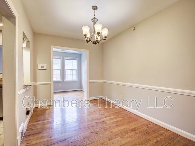 Building Photo - 1417 Downing St NE