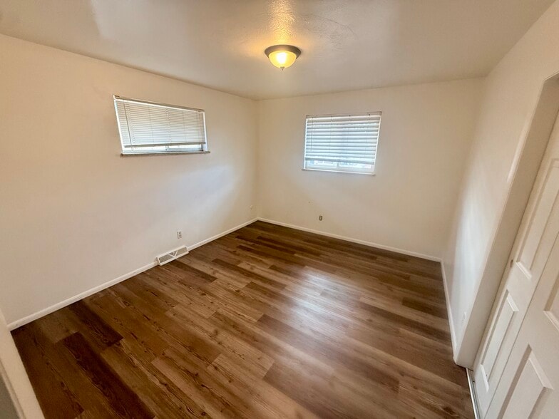 Bedroom 1 - 5370 King Ct