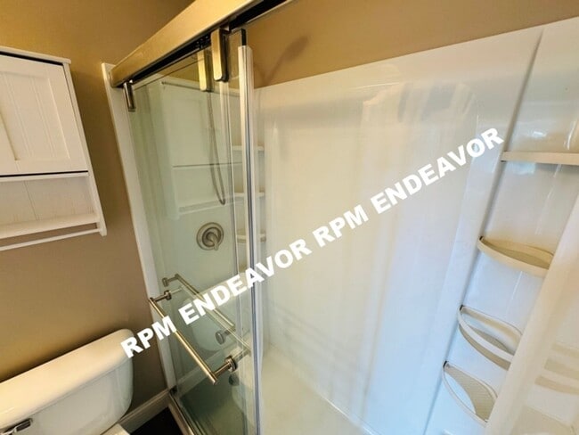 Building Photo - Beautiful 3BR/2.5BA Rental with Garage, Fe...