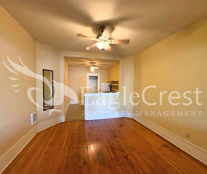Building Photo - 105NSP