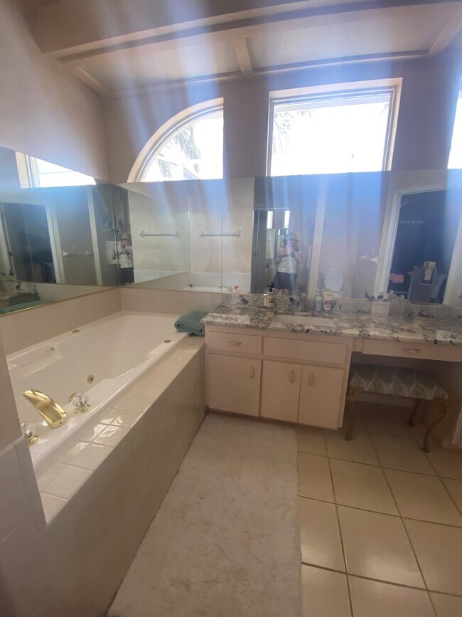 Building Photo - 7103 Montreal Dr