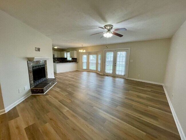 Building Photo - Newly Updated 3-Bed, 2-Bath Nest in Fayett...