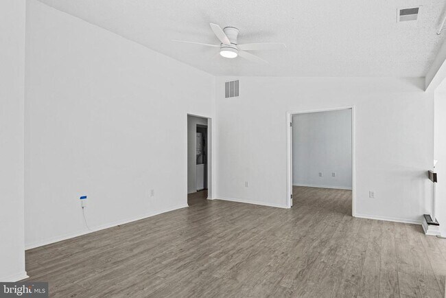 Building Photo - 11039 Villaridge Ct