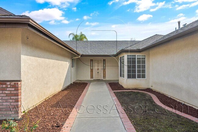 Building Photo - Hemet Rental with Attached Garage, Fireplace & Private Backyard