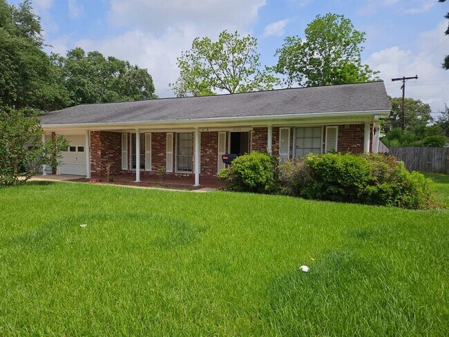 Primary Photo - 2100 Colby Dr