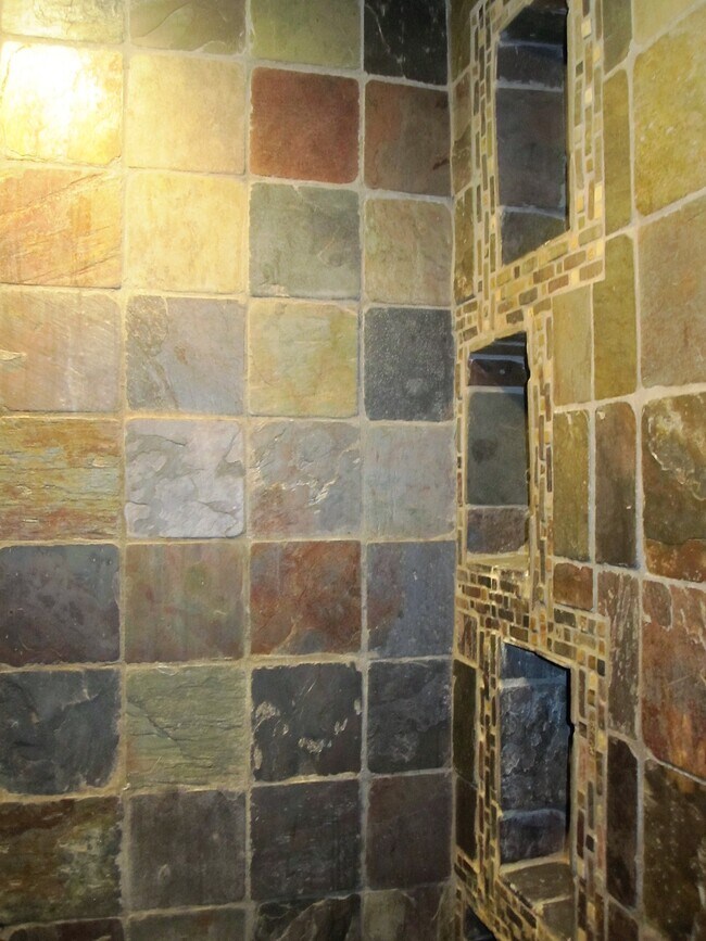 Building Photo - 376 S Pierson Ave