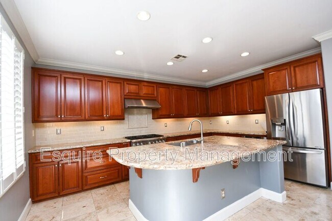 Building Photo - 1763 Alta Vista Pl