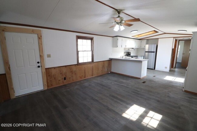 Building Photo - 238 Birchwood Ln