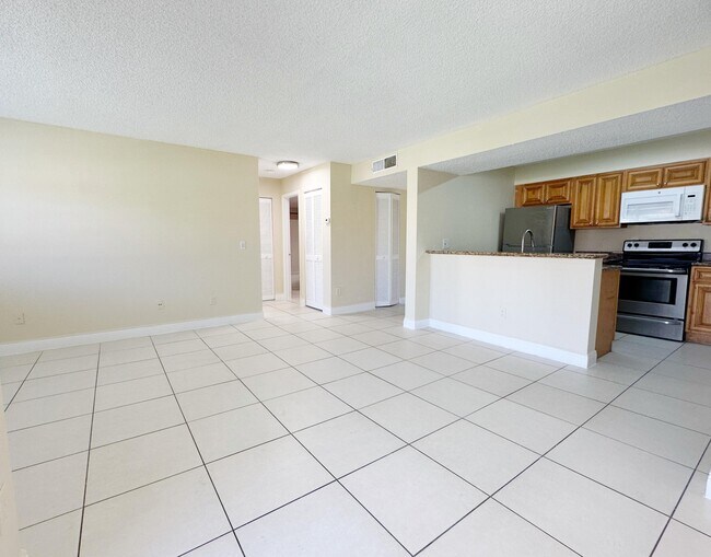 Building Photo - 1241 SW 46th Ave