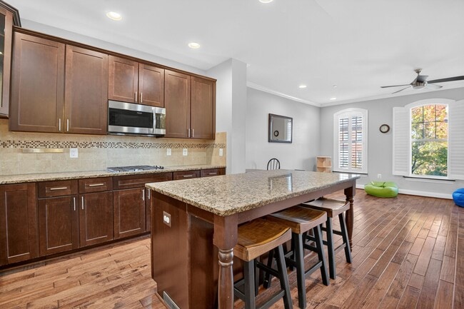 Building Photo - 7902 Yellowstone Way