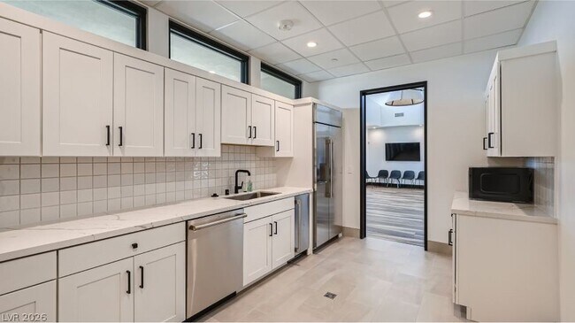 Building Photo - 900 Elmwood Frst Ln