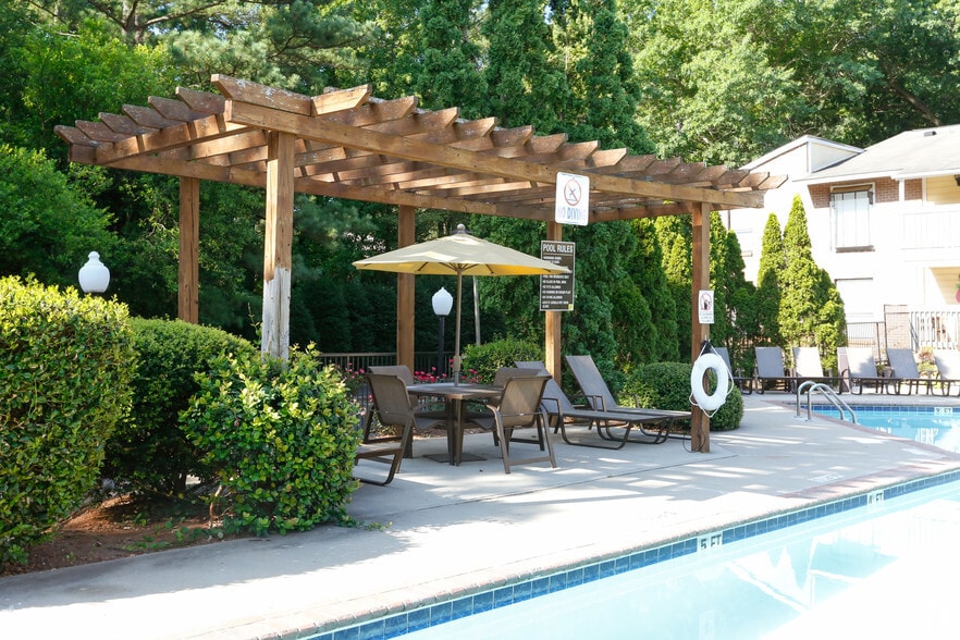 Wildwood Apartments 10221026 Forest Oak Dr Charlotte NC 28209 Apartment Finder