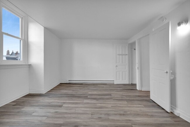 Building Photo - Spacious 5-Bed Renovated Home with Modern ...