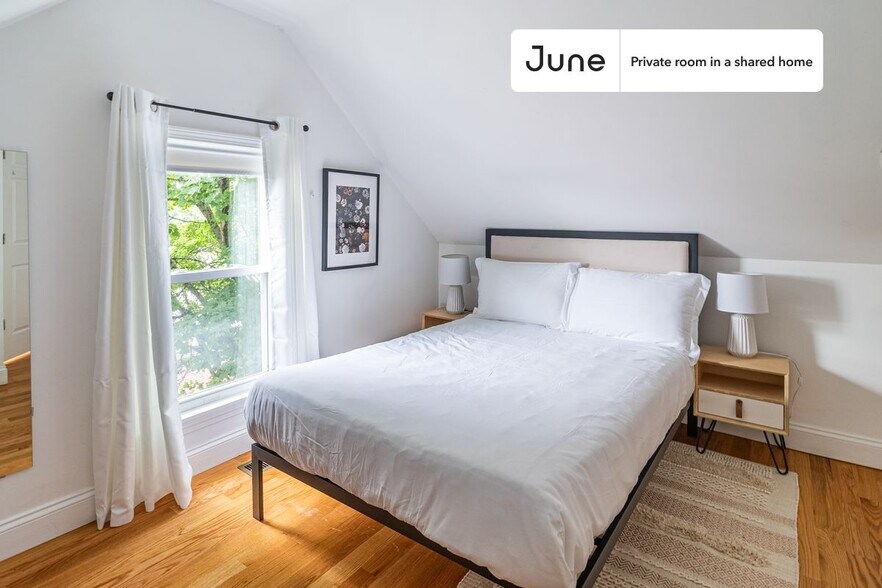 Primary Photo - Room in Shared 6 bed/2 bath home