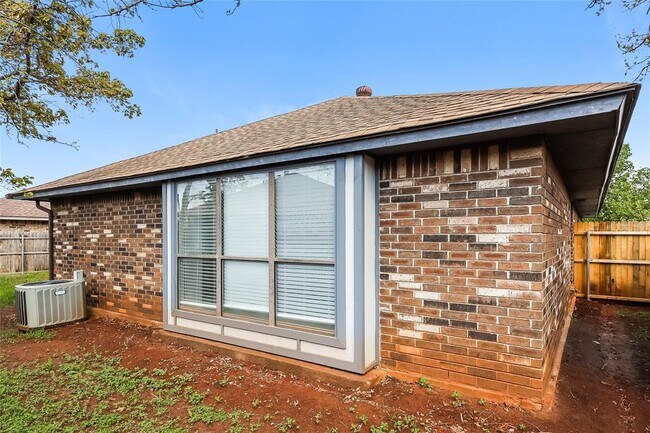 Building Photo - 11225 Cimarron Dr