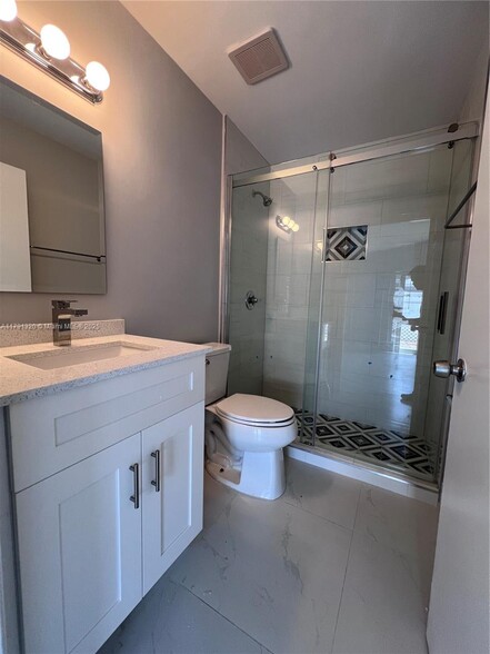 Building Photo - 2834 W 75th Ter