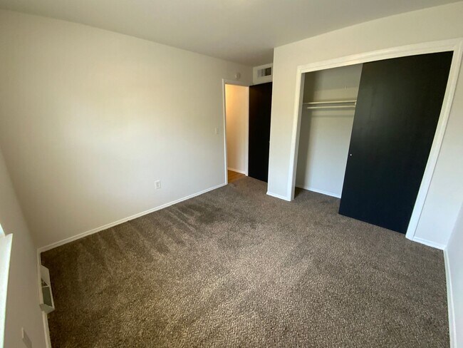 Building Photo - 409-411 Brewer Dr