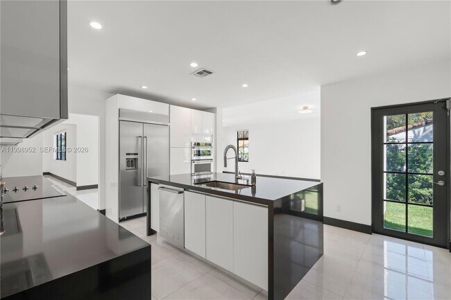 Building Photo - 519 Alhambra Cir