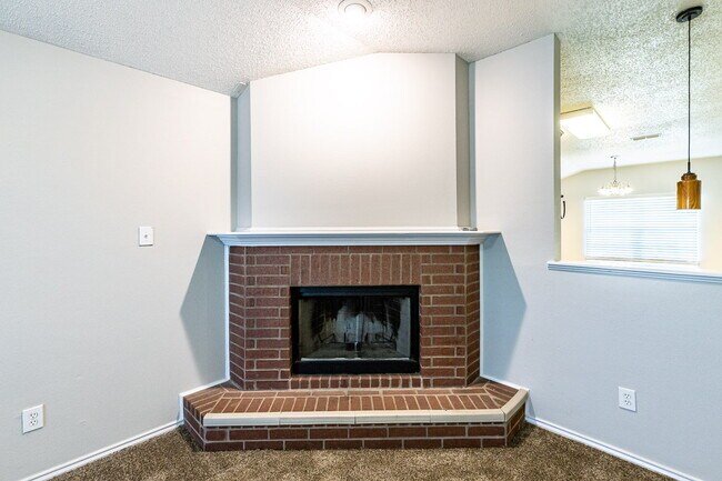 Building Photo - Half off First Full Month's rent ! /Quick Commute To Tech and Med Centers/ South Plains Electric ...