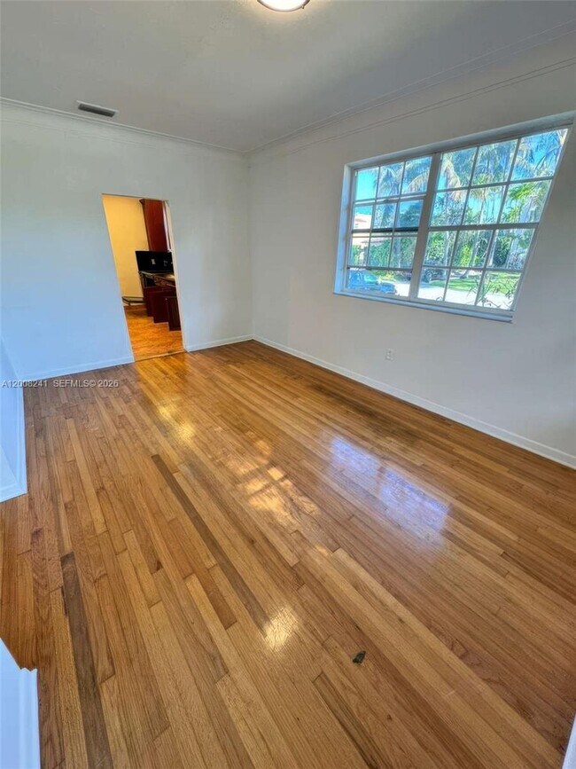 Building Photo - 4582 Royal Palm Ave